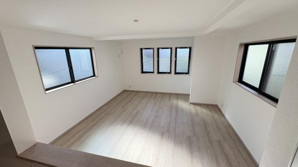 �_�ސ쌧���l�s�ߌ��擌����3���ڂ̐V�z��ˌ��Ẵ��r���O