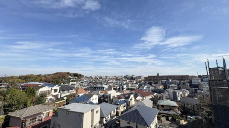 �_�ސ쌧���l�s�ߌ��擌����3���ڂ̐V�z��ˌ��Ă̏Z�˂���̒��]�ʐ^