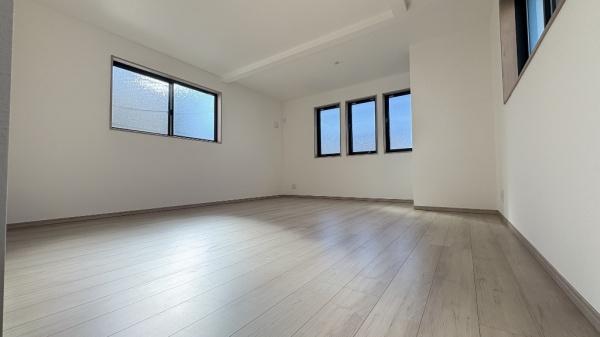 �_�ސ쌧���l�s�ߌ��擌����3���ڂ̐V�z��ˌ��Ẵ��r���O