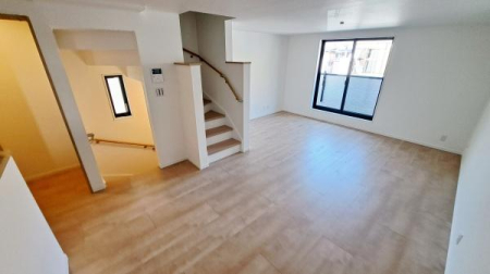 �_�ސ쌧���l�s��q��ێR1���ڂ̐V�z��ˌ��Ẵ��r���O