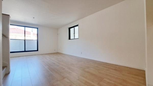 �_�ސ쌧���l�s��q��ێR1���ڂ̐V�z��ˌ��Ẵ��r���O