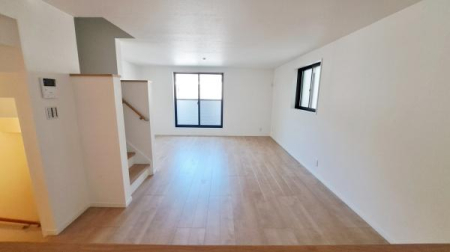 �_�ސ쌧���l�s��q��ێR1���ڂ̐V�z��ˌ��Ẵ��r���O