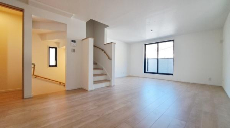 �_�ސ쌧���l�s��q��ێR1���ڂ̐V�z��ˌ��Ẵ��r���O