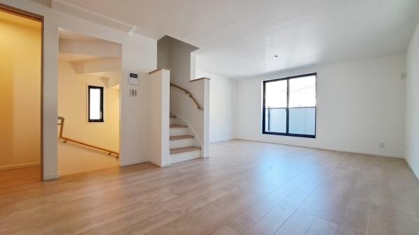 �_�ސ쌧���l�s��q��ێR1���ڂ̐V�z��ˌ��Ẵ��r���O