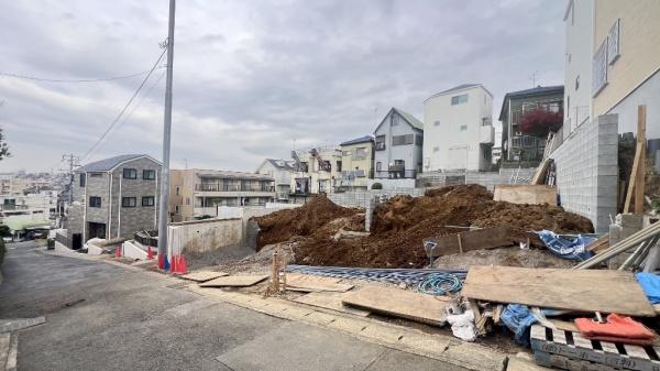 �_�ސ쌧���s�{�O��n��4���ڂ̐V�z��ˌ��Ă̂��̑����n