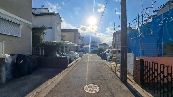 �_�ސ쌧���l�s��q�搙�c8���ڂ̐V�z��ˌ��Ă̑O�ʓ��H�܂ތ��n�ʐ^