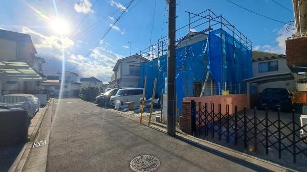 �_�ސ쌧���l�s��q�搙�c8���ڂ̐V�z��ˌ��Ă̑O�ʓ��H�܂ތ��n�ʐ^