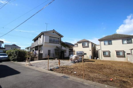 �_�ސ쌧���l�s��q�搙�c8���ڂ̐V�z��ˌ��Ă̑O�ʓ��H�܂ތ��n�ʐ^