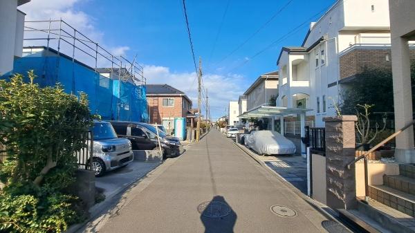 �_�ސ쌧���l�s��q�搙�c8���ڂ̐V�z��ˌ��Ă̑O�ʓ��H�܂ތ��n�ʐ^