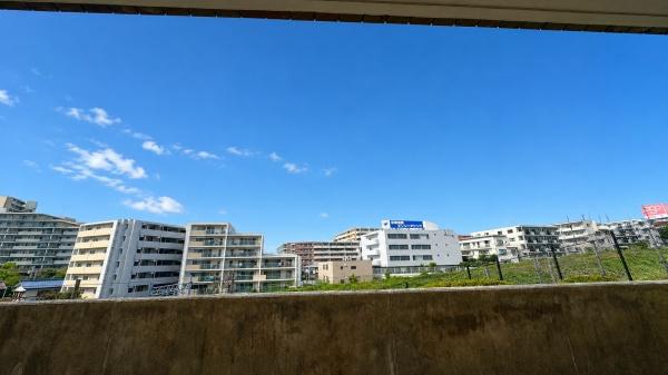 �_�ސ쌧���l�s�˒ˋ�i�Z���̒��Ã}���V�����̏Z�˂���̒��]�ʐ^