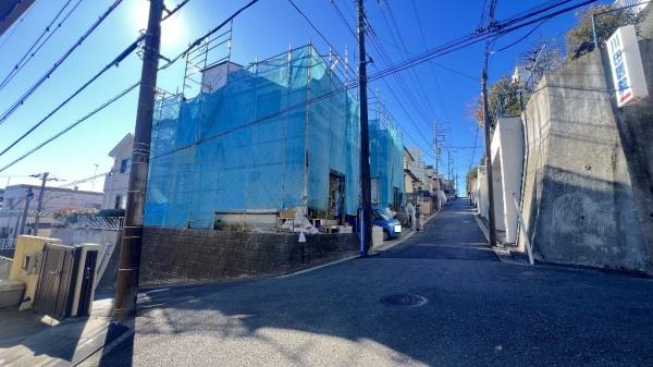 �_�ސ쌧���l�s���i�c�k3���ڂ̐V�z��ˌ��Ă̑O�ʓ��H�܂ތ��n�ʐ^