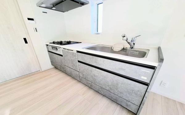 �_�ސ쌧���l�s���捡�h�쒬�̐V�z��ˌ��ẴL�b�`��