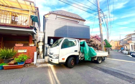 �_�ސ쌧���l�s���捡�h�쒬�̐V�z��ˌ��Ă̑O�ʓ��H�܂ތ��n�ʐ^