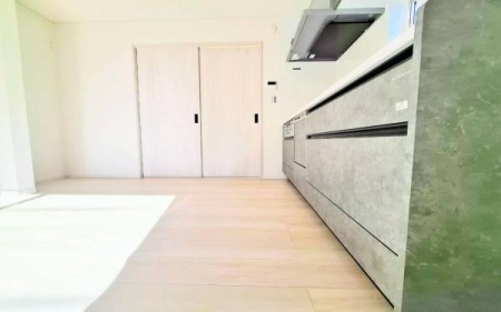 �_�ސ쌧���l�s���捡�h�쒬�̐V�z��ˌ��ẴL�b�`��