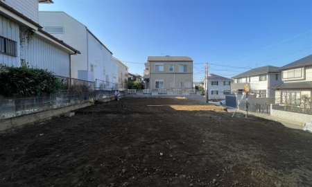 �_�ސ쌧���l�s����P�����̐V�z��ˌ��Ă̑O�ʓ��H�܂ތ��n�ʐ^