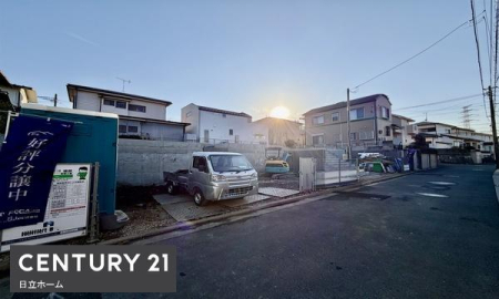 �_�ސ쌧���l�s����P�����̐V�z��ˌ��Ă̑O�ʓ��H�܂ތ��n�ʐ^