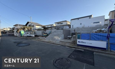 �_�ސ쌧���l�s����P�����̐V�z��ˌ��Ă̑O�ʓ��H�܂ތ��n�ʐ^