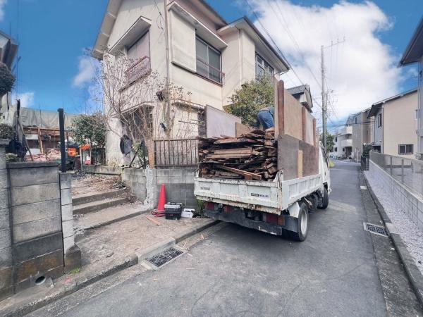 �_�ސ쌧���l�s�ߌ���㖖�g1���ڂ̓y�n�̑O�ʓ��H�܂ތ��n�ʐ^