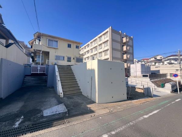 �_�ސ쌧���l�s�t��`�c�k2���ڂ̓y�n�̑O�ʓ��H�܂ތ��n�ʐ^