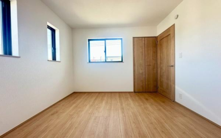 �_�ސ쌧���l�s�˒ˋ�앑��4���ڂ̐V�z��ˌ��Ă̎q������