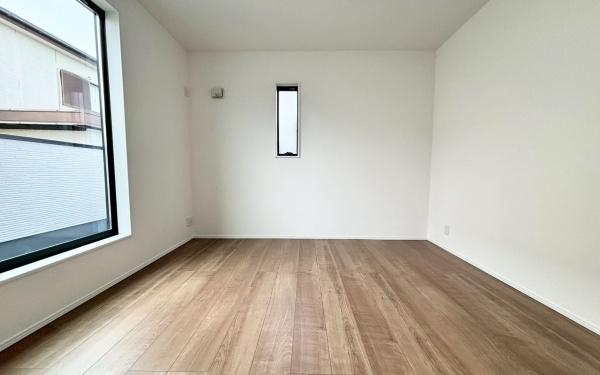 �_�ސ쌧���l�s�`��扺�i�J5���ڂ̐V�z��ˌ��Ă̎q������