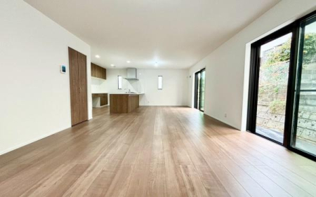 �_�ސ쌧���l�s�`��扺�i�J5���ڂ̐V�z��ˌ��Ẵ��r���O