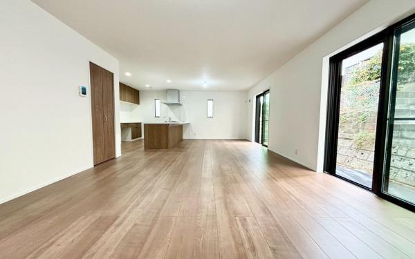 �_�ސ쌧���l�s�`��扺�i�J5���ڂ̐V�z��ˌ��Ẵ��r���O