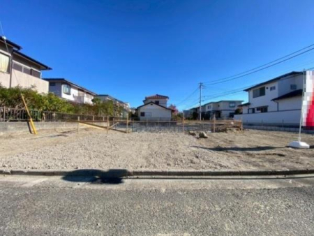 �_�ސ쌧���l�s�h��j���2���ڂ̐V�z��ˌ��Ă̑O�ʓ��H�܂ތ��n�ʐ^