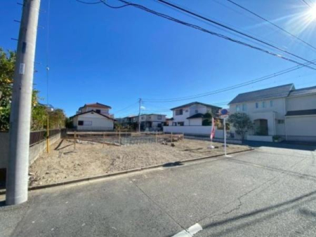 �_�ސ쌧���l�s�h��j���2���ڂ̐V�z��ˌ��Ă̑O�ʓ��H�܂ތ��n�ʐ^