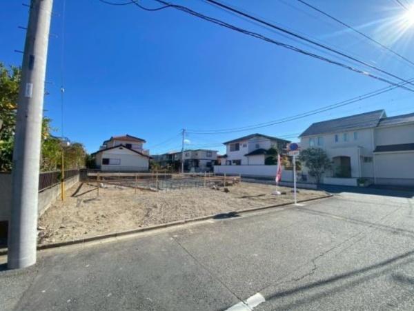 �_�ސ쌧���l�s�h��j���2���ڂ̐V�z��ˌ��Ă̑O�ʓ��H�܂ތ��n�ʐ^