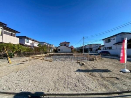 �_�ސ쌧���l�s�h��j���2���ڂ̐V�z��ˌ��Ă̑O�ʓ��H�܂ތ��n�ʐ^