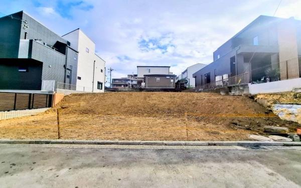 �_�ސ쌧���l�s�`���ێR��2���ڂ̓y�n�̑O�ʓ��H�܂ތ��n�ʐ^