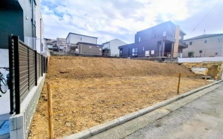 �_�ސ쌧���l�s�`���ێR��2���ڂ̓y�n�̑O�ʓ��H�܂ތ��n�ʐ^