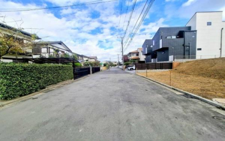 �_�ސ쌧���l�s�`���ێR��2���ڂ̓y�n�̑O�ʓ��H�܂ތ��n�ʐ^