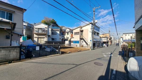 �_�ސ쌧���l�s���挳�v�ے��̓y�n�̑O�ʓ��H�܂ތ��n�ʐ^