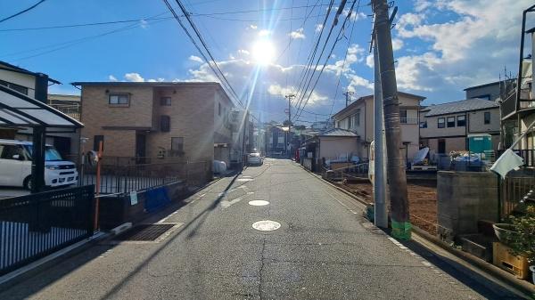 �_�ސ쌧���l�s���挳�v�ے��̓y�n�̑O�ʓ��H�܂ތ��n�ʐ^