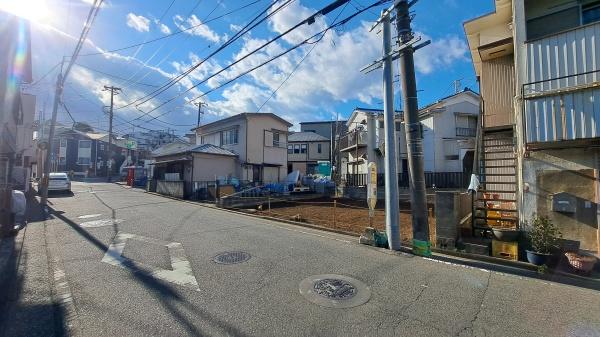 �_�ސ쌧���l�s���挳�v�ے��̓y�n�̑O�ʓ��H�܂ތ��n�ʐ^