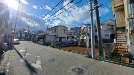 �_�ސ쌧���l�s���挳�v�ے��̓y�n�̑O�ʓ��H�܂ތ��n�ʐ^