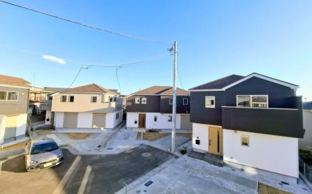 �_�ސ쌧���l�s�˒ˋ挴�h5���ڂ̐V�z��ˌ��Ă̏Z�˂���̒��]�ʐ^