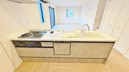 �_�ސ쌧���l�s��q��m����4���ڂ̐V�z��ˌ��ẴL�b�`��