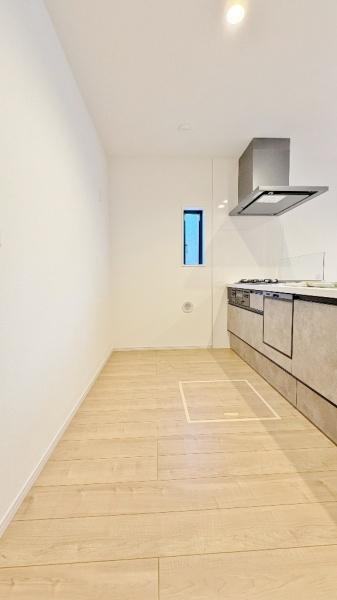 �_�ސ쌧���l�s��q��m����4���ڂ̐V�z��ˌ��ẴL�b�`��