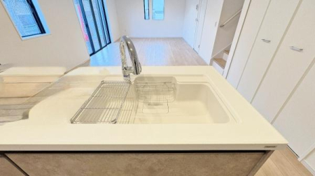 �_�ސ쌧���l�s��q��m����4���ڂ̐V�z��ˌ��ẴL�b�`��