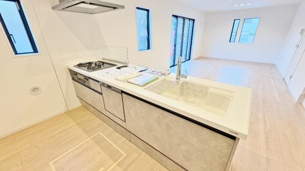 �_�ސ쌧���l�s��q��m����4���ڂ̐V�z��ˌ��ẴL�b�`��