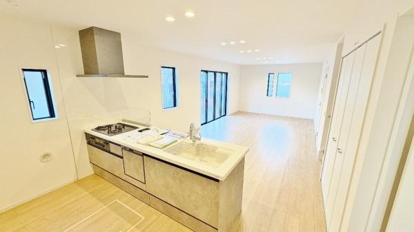 �_�ސ쌧���l�s��q��m����4���ڂ̐V�z��ˌ��Ẵ��r���O