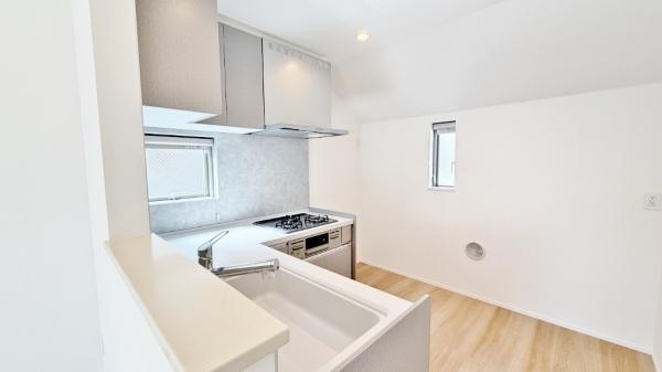 �_�ސ쌧���l�s�ߌ����̋{1���ڂ̐V�z��ˌ��ẴL�b�`��