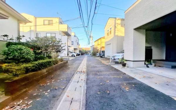 �_�ސ쌧���s������h�͌�1���ڂ̒��È�ˌ��Ă̑O�ʓ��H�܂ތ��n�ʐ^