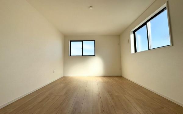 �_�ސ쌧���l�s�s�}�擌�R�c1���ڂ̐V�z��ˌ��Ă̎q������