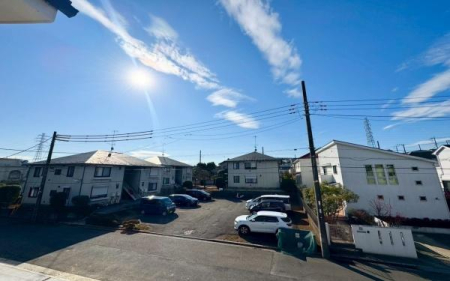 �_�ސ쌧���l�s�s�}�擌�R�c1���ڂ̐V�z��ˌ��Ă̏Z�˂���̒��]�ʐ^