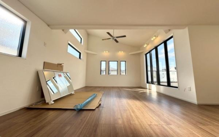 �_�ސ쌧���l�s�s�}�擌�R�c1���ڂ̐V�z��ˌ��Ẵ��r���O