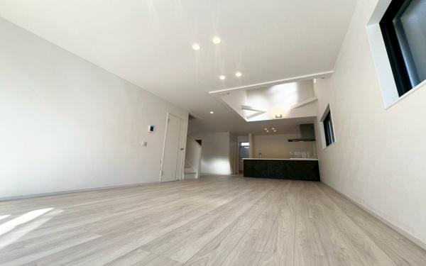 �_�ސ쌧���l�s�s�}�擌�R�c1���ڂ̐V�z��ˌ��Ẵ��r���O